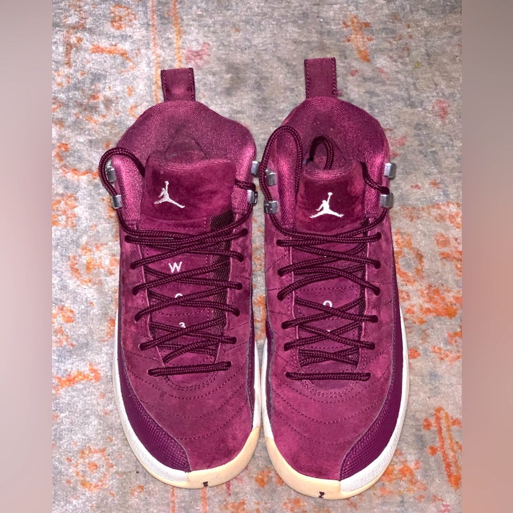 Air Jordan 12 Bordeaux Retro GS Size 5.5Y or Women’s 7 / Men’s 5.5